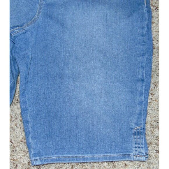 Womens Jeans Shorts Bermuda 8 Gloria Vanderbilt Avery Light Blue Denim Pull On - Picture 4 of 6